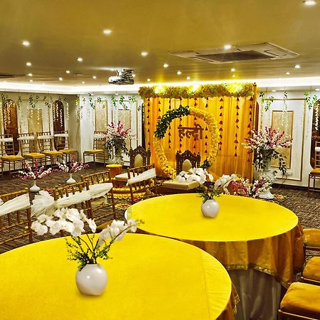 Hotel Town Grand Patel Nagar ニューデリー エクステリア 写真