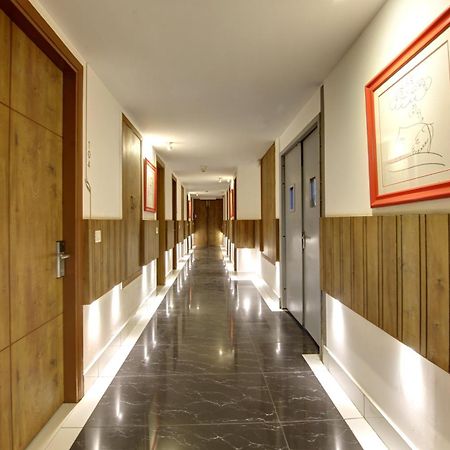 Hotel Town Grand Patel Nagar ニューデリー エクステリア 写真