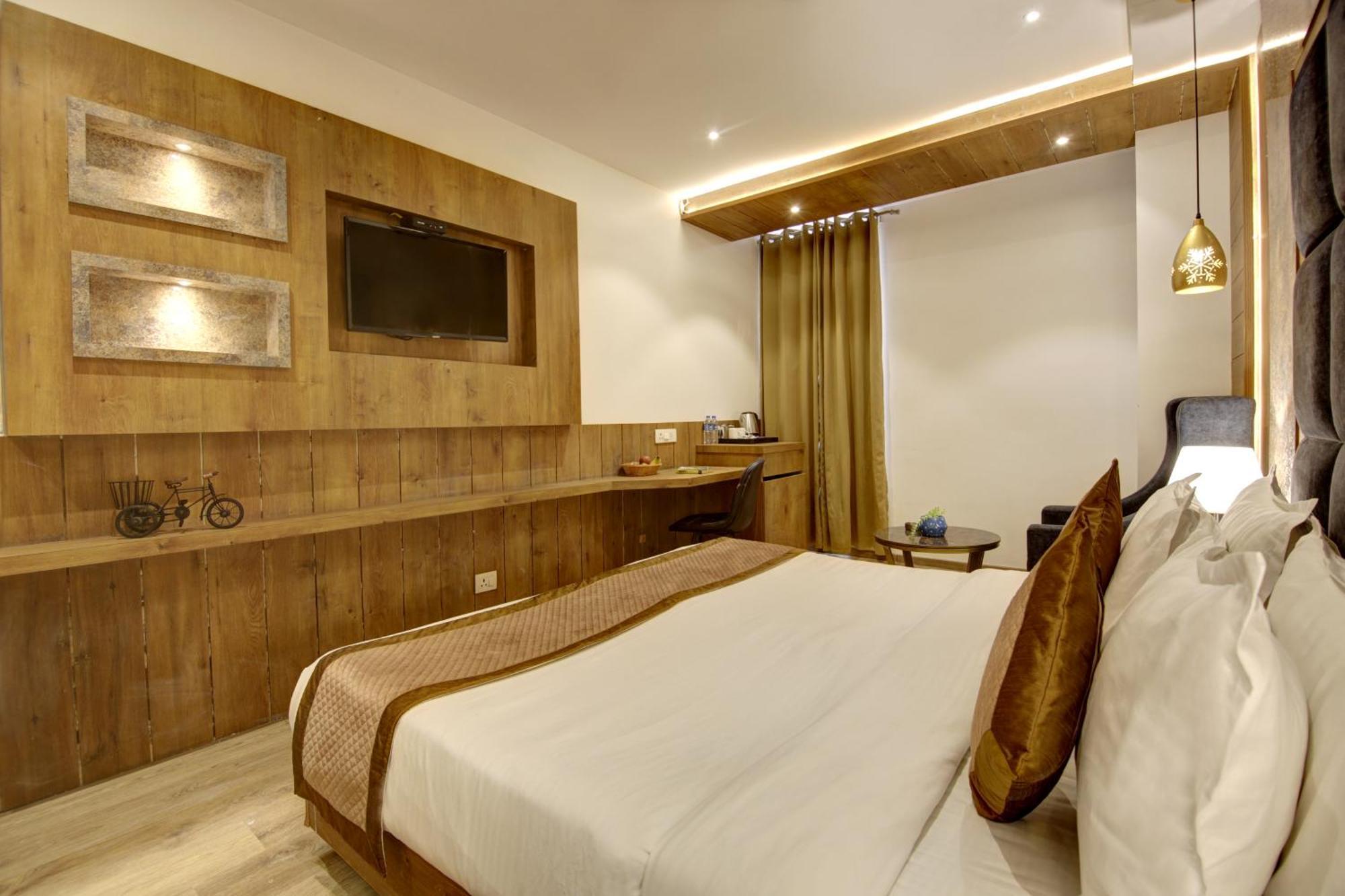 Hotel Town Grand Patel Nagar ニューデリー エクステリア 写真