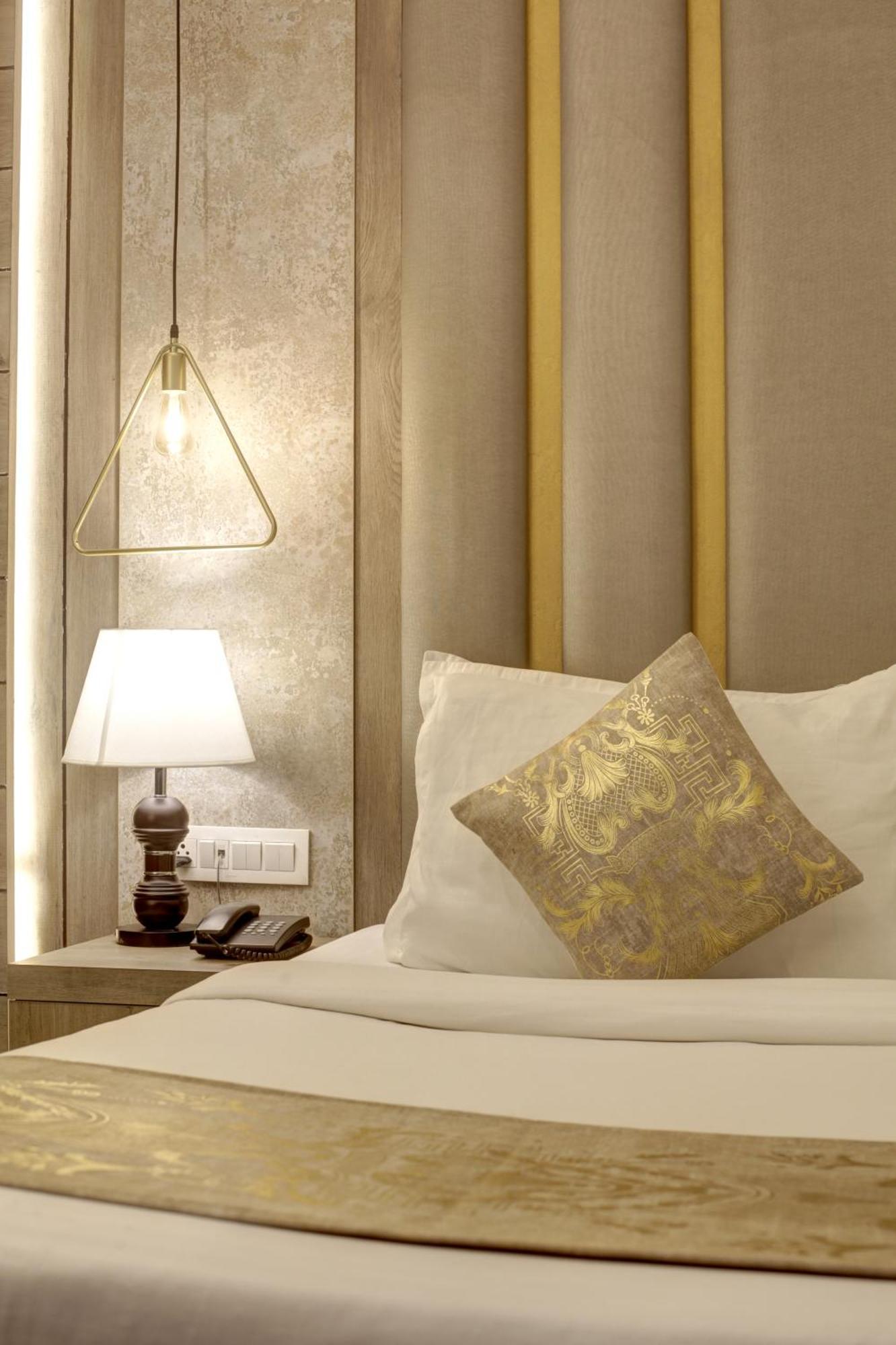 Hotel Town Grand Patel Nagar ニューデリー エクステリア 写真