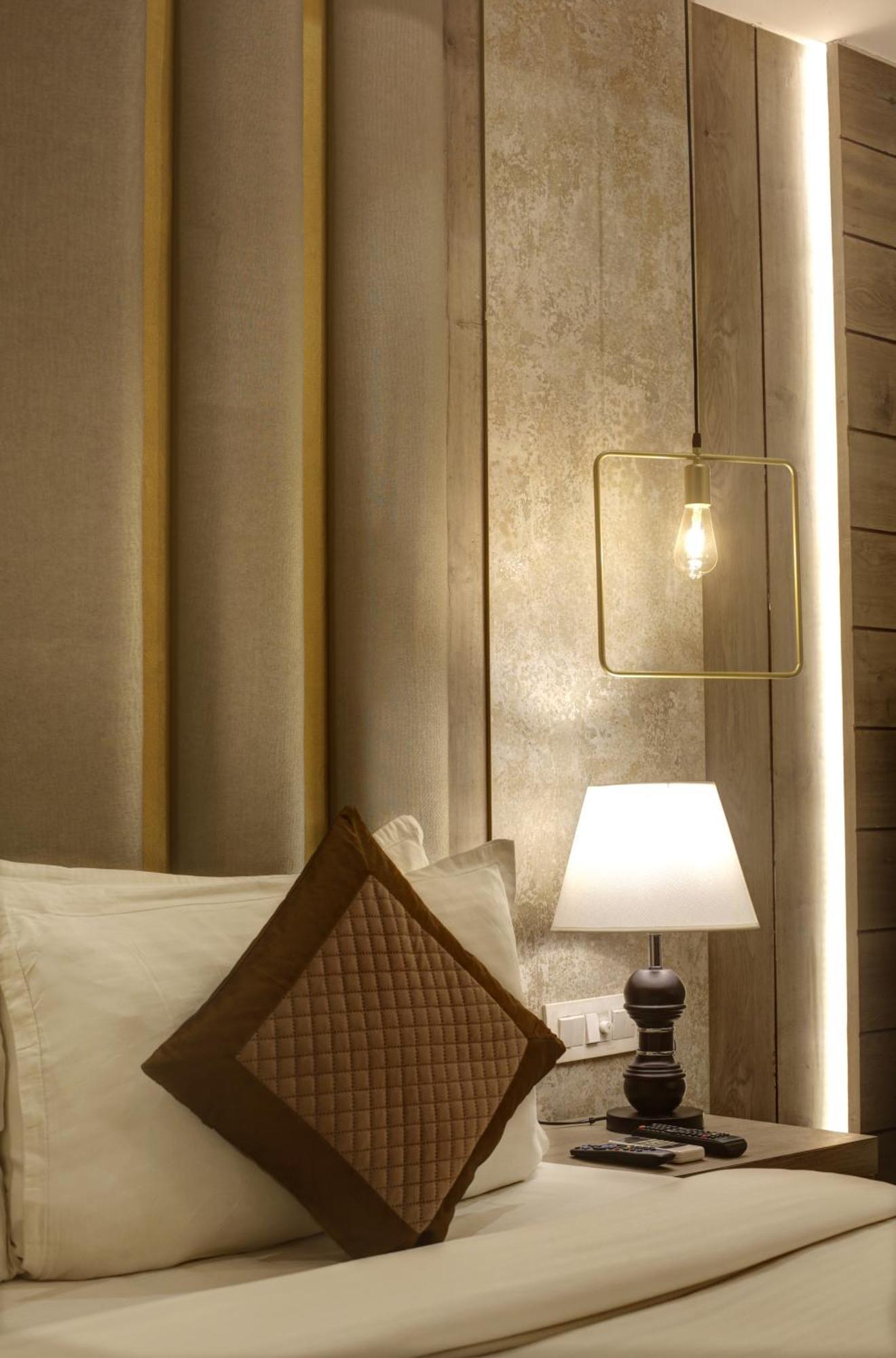 Hotel Town Grand Patel Nagar ニューデリー エクステリア 写真