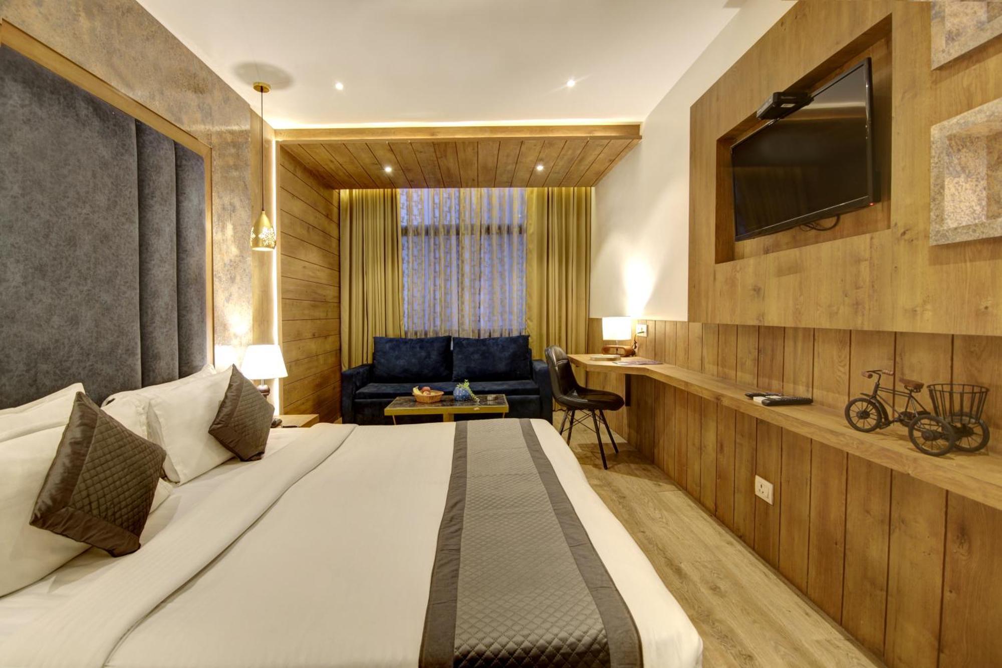 Hotel Town Grand Patel Nagar ニューデリー エクステリア 写真