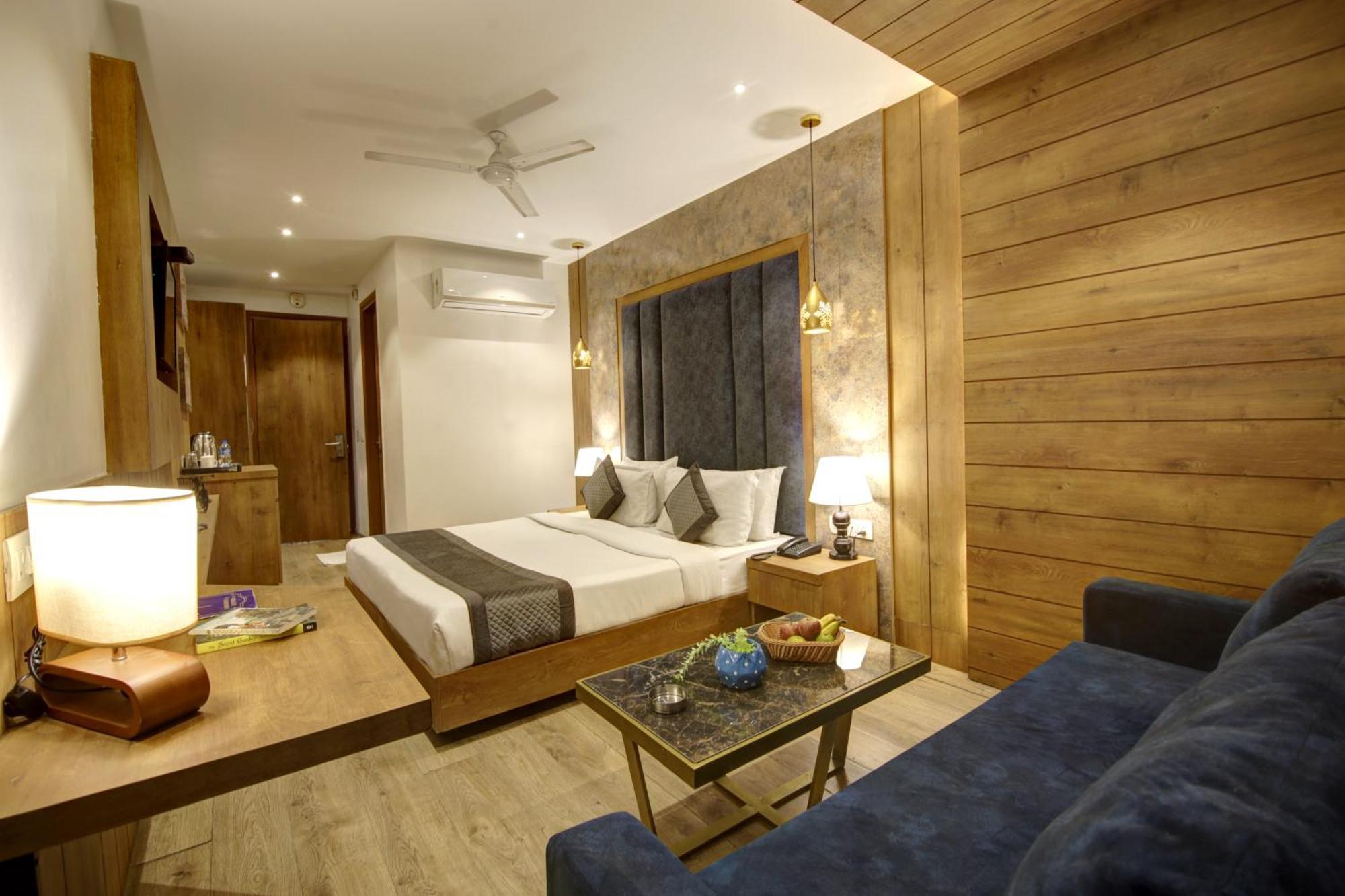 Hotel Town Grand Patel Nagar ニューデリー エクステリア 写真