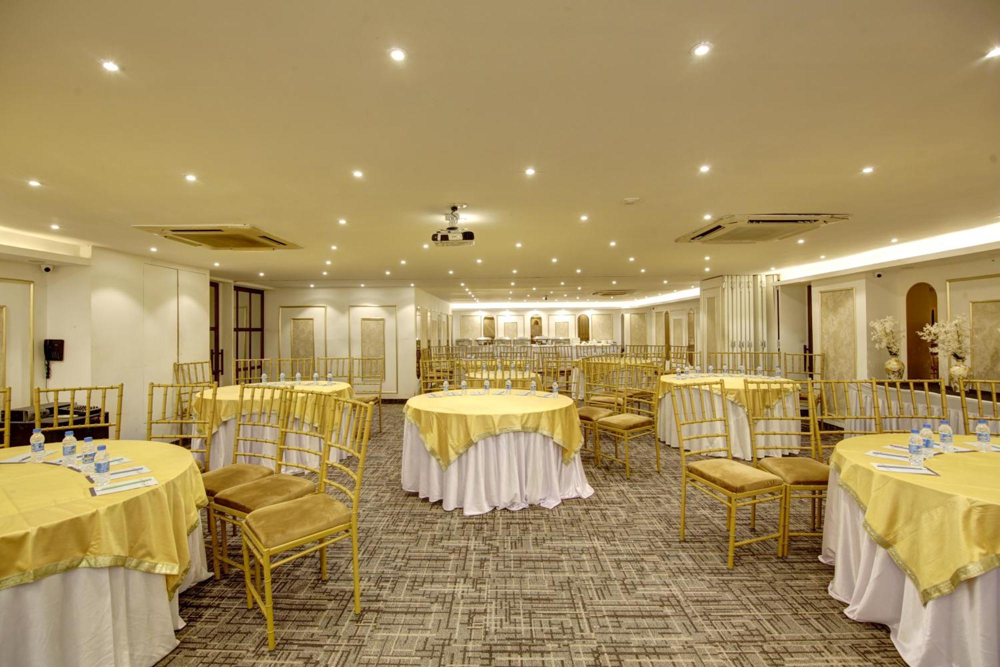 Hotel Town Grand Patel Nagar ニューデリー エクステリア 写真