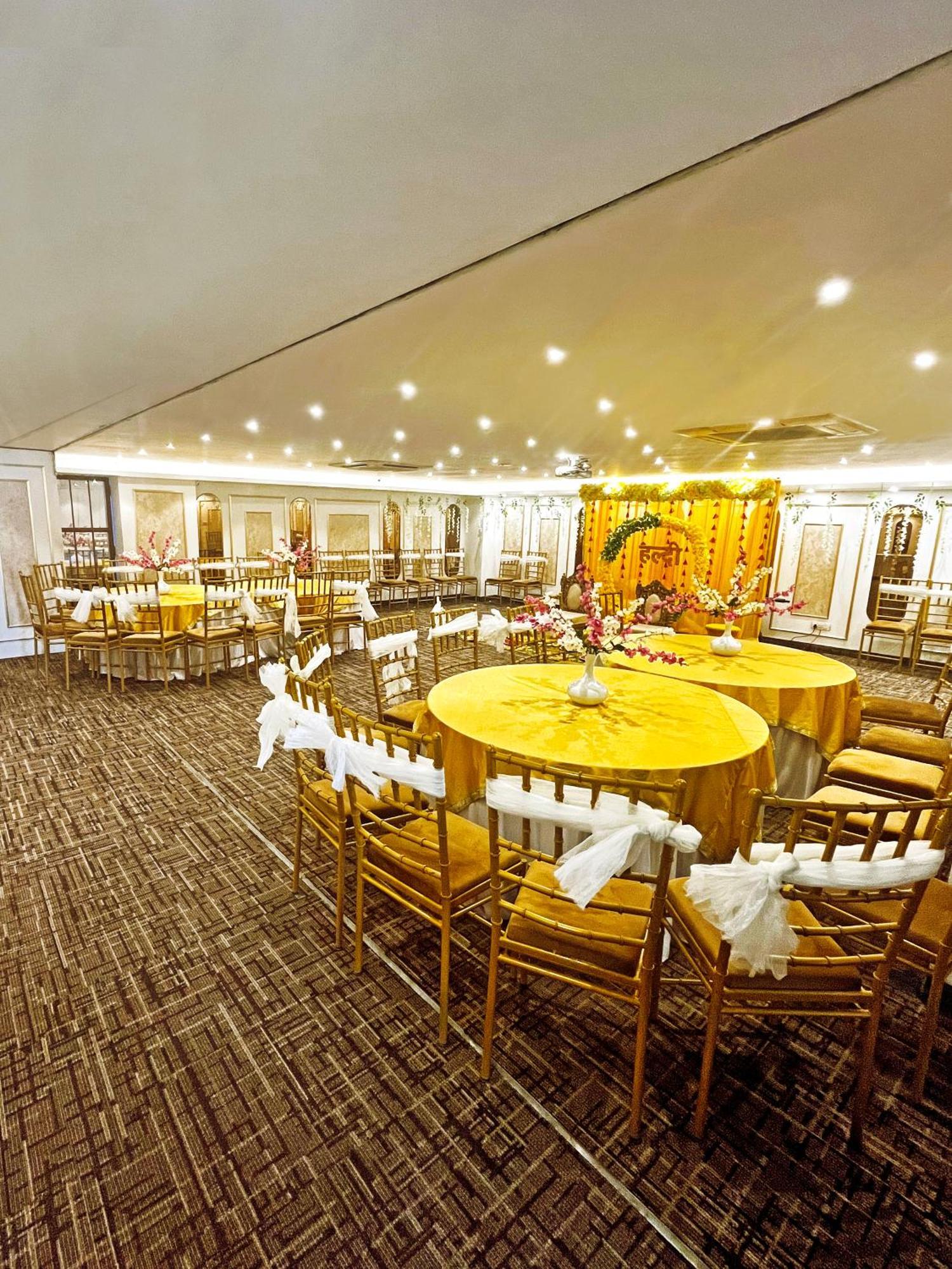 Hotel Town Grand Patel Nagar ニューデリー エクステリア 写真
