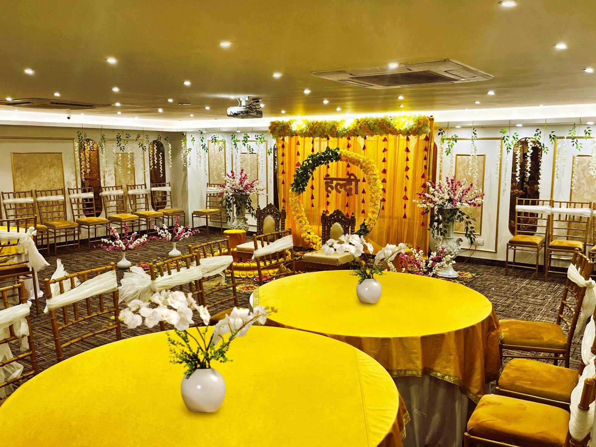 Hotel Town Grand Patel Nagar ニューデリー エクステリア 写真