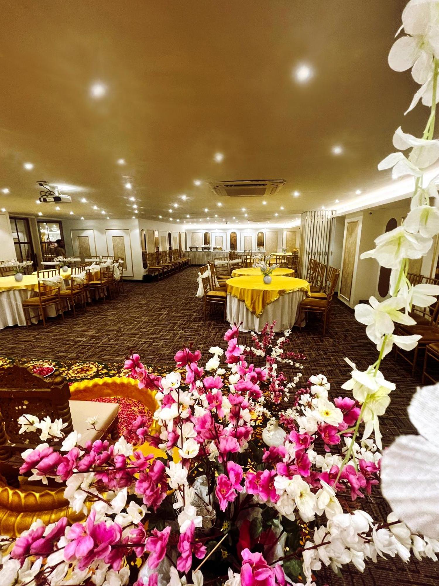 Hotel Town Grand Patel Nagar ニューデリー エクステリア 写真