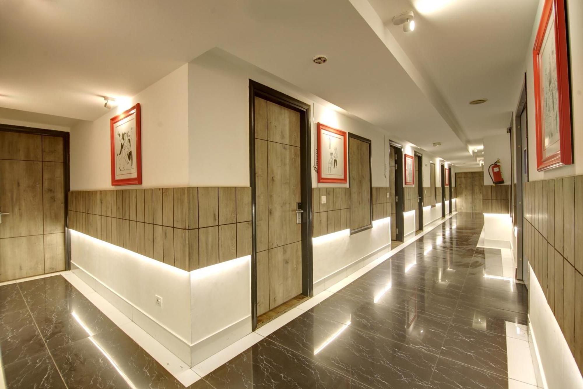 Hotel Town Grand Patel Nagar ニューデリー エクステリア 写真